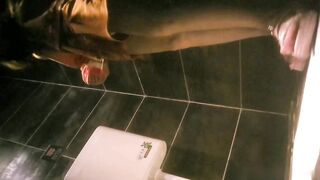 新流出酒吧连续偷拍多位漂亮的美女少妇