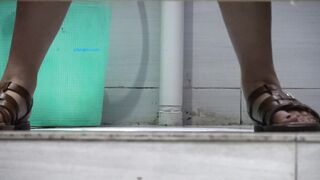 餐厅女厕近距离偷拍 牛仔短裤美女