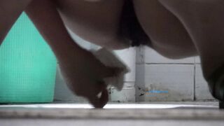 餐厅女厕近距离偷拍 牛仔短裤美女