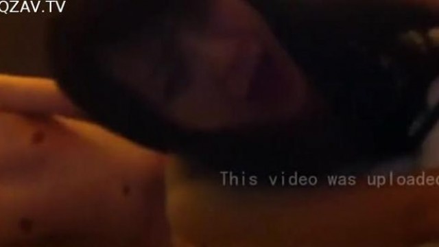 留学生朋友圈的淫乱群P，骚货被操爽了发表获奖感言谢谢导演谢谢副导演. 