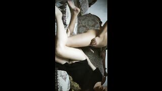 【美女少妇】良家少妇，家中沙发前啪啪偷拍，风骚妩媚，一颦一笑尽是风情，倒立口交，激情四射