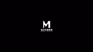 麻豆传媒出品MAD-017贵妃裙下臣后妃侍卫欢愉偷情-文冰冰