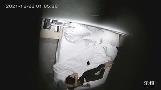 乐橙酒店偷拍可爱鲜嫩大奶妹被猥琐老乡骗去开房啪啪