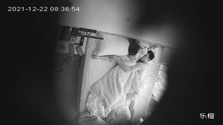 乐橙酒店偷拍可爱鲜嫩大奶妹被猥琐老乡骗去开房啪啪