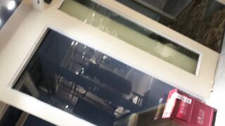 笑容灿烂的妹子 水润BB 阴毛有形像一棵大树 !